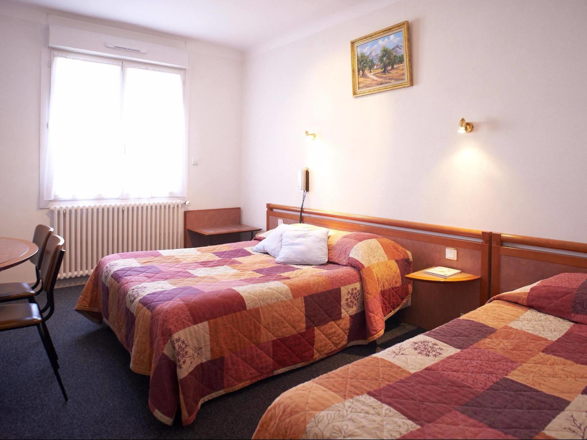 Hotel De La Gare Clisson Bagian luar foto