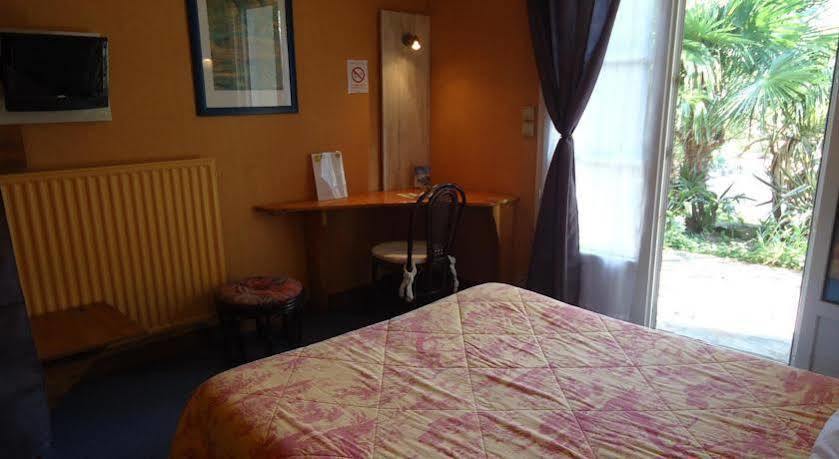 Hotel De La Gare Clisson Bagian luar foto