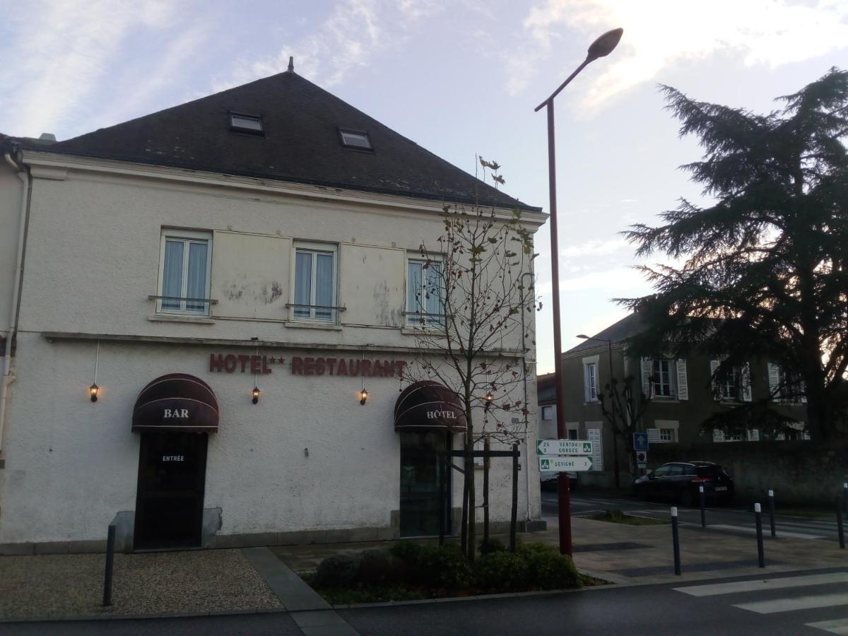 Hotel De La Gare Clisson Bagian luar foto